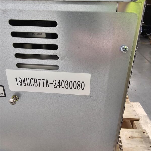 Scratch and Dent Avantco Ice UC-B-77-A 15 1/16" Air Cooled Undercounter Bullet Ice Machine - 96 lb.