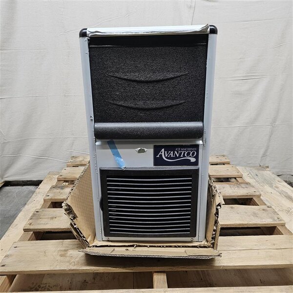 Scratch and Dent Avantco Ice UC-B-77-A 15 1/16" Air Cooled Undercounter Bullet Ice Machine - 96 lb.