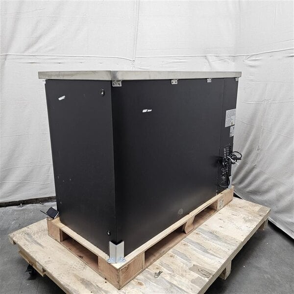 Scratch and Dent Avantco UDD-48-HC Double Tap Kegerator Beer Dispenser - Black, (2) 1/2 Keg Capacity