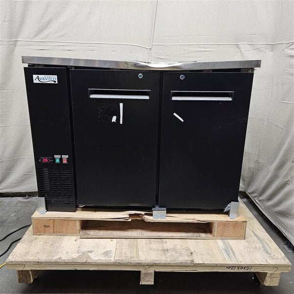 Scratch and Dent Avantco UDD-48-HC Double Tap Kegerator Beer Dispenser - Black, (2) 1/2 Keg Capacity