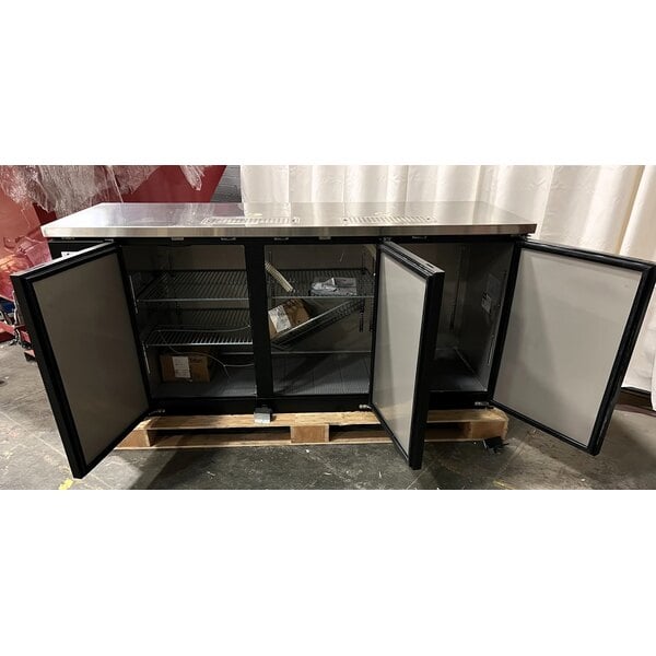 Scratch and Dent Avantco Black Kegerator / Beer Dispenser with 2 Quadruple Tap Towers (3) 1/2 Keg Capacity