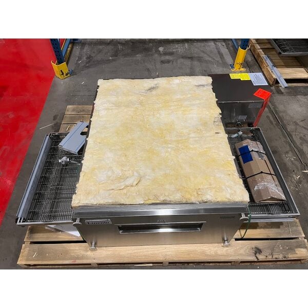 Scratch and Dent Lincoln 3240-000-N-K2302 Impinger 3240 Series FastBake Natural Gas Conveyor Oven, Bidirectional Operation - 115,000 BTU