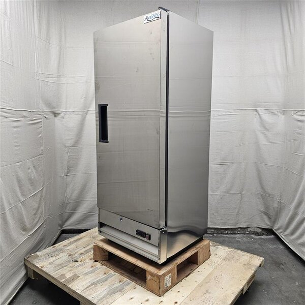 Scratch and Dent Avantco A-12F-HC 25" Solid Door Reach-In Freezer