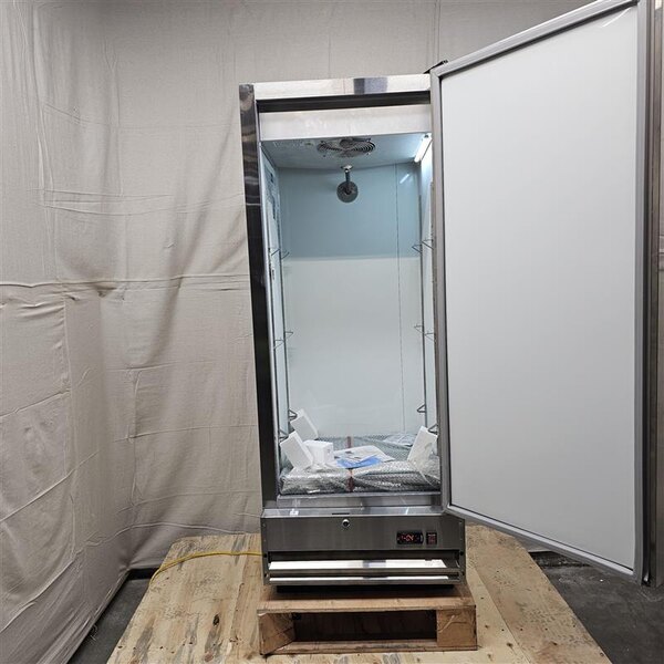 Scratch and Dent Avantco A-12F-HC 25" Solid Door Reach-In Freezer