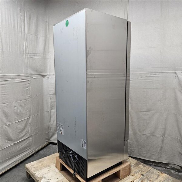 Scratch and Dent Avantco A-12F-HC 25" Solid Door Reach-In Freezer