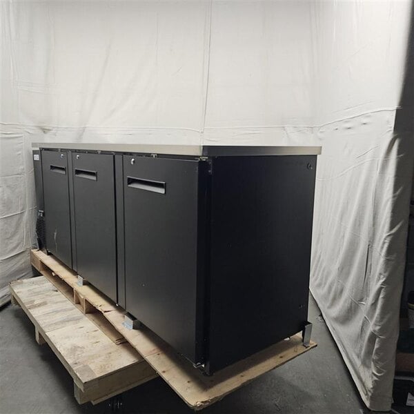 Scratch and Dent Avantco UDD-4-HC Black Kegerator / Beer Dispenser with (2) 2 Tap Towers - (3) 1/2 Keg Capacity