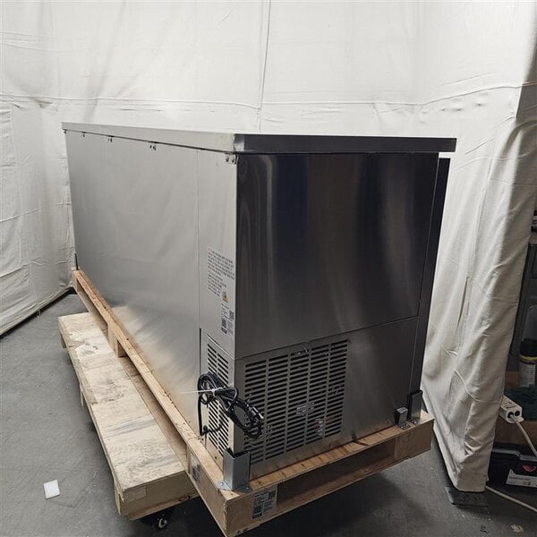 Scratch and Dent Avantco UDD-4-HC-S Stainless Steel Kegerator / Beer Dispenser with (2) 2 Tap Towers - (3) 1/2 Keg Capacity