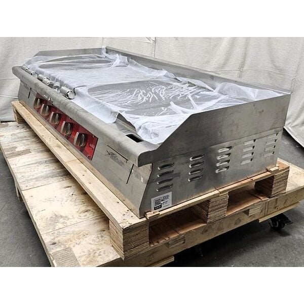 Scratch and Dent Avantco EG60C 60" Electric Countertop Griddle - 208V, 17,500W