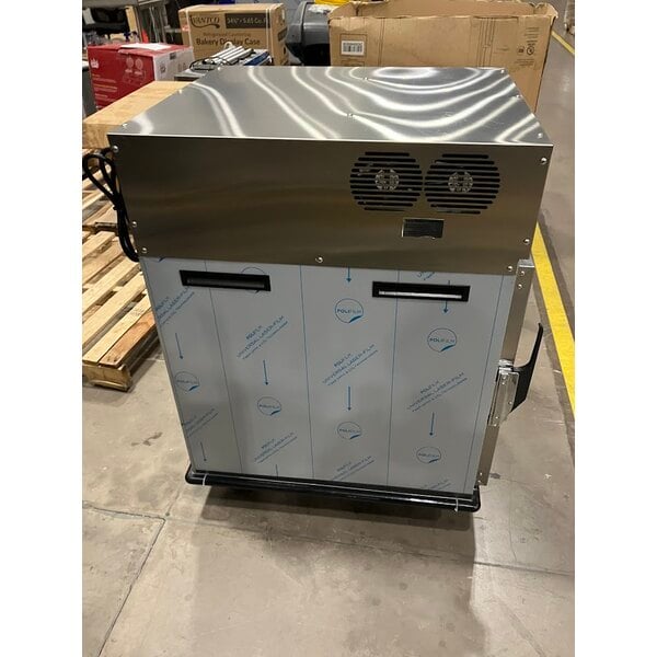 Scratch and Dent Cooking Performance Group SlowPro CHSP1SM Cook and Hold Oven with Smoker Feature - 208/240V, 2250/3000W