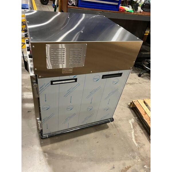Scratch and Dent Cooking Performance Group SlowPro CHSP1SM Cook and Hold Oven with Smoker Feature - 208/240V, 2250/3000W