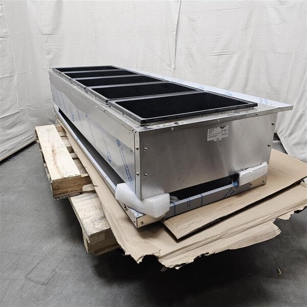 Scratch and Dent Vollrath 38215 ServeWell® SL Electric Five Pan Hot Food Table 120V - Sealed Well