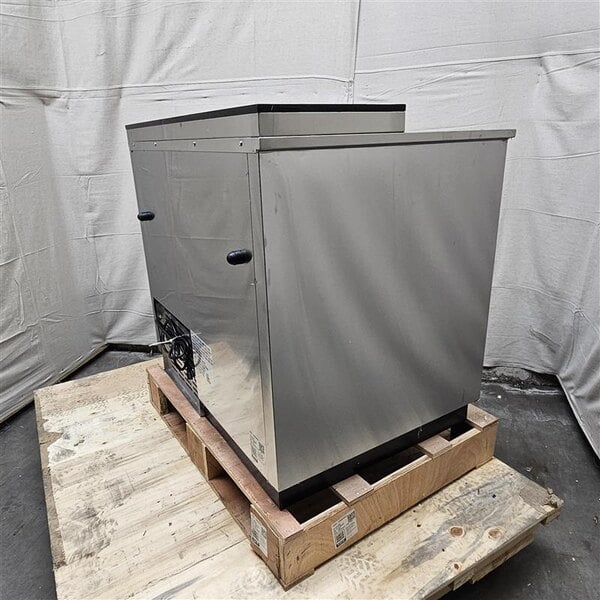 Scratch and Dent Avantco HBB-36-HC-S 36" Stainless Steel Horizontal Bottle Cooler