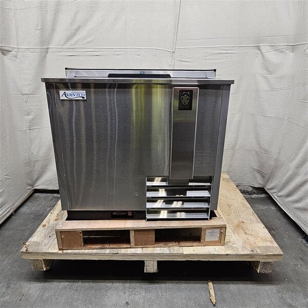 Scratch and Dent Avantco HBB-36-HC-S 36" Stainless Steel Horizontal Bottle Cooler