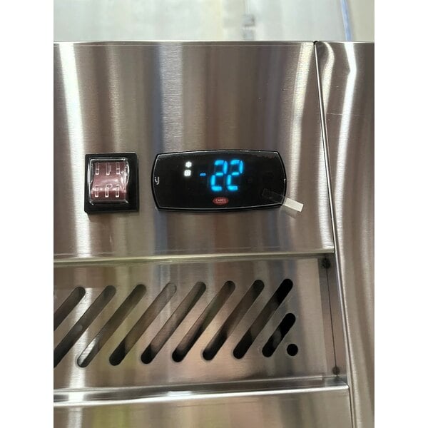 Scratch and Dent Avantco Z1-F-HC 29" Solid Door Stainless Steel Reach-In Freezer