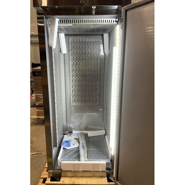Scratch and Dent Avantco Z1-F-HC 29" Solid Door Stainless Steel Reach-In Freezer