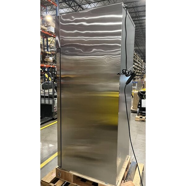 Scratch and Dent Avantco Z1-F-HC 29" Solid Door Stainless Steel Reach-In Freezer