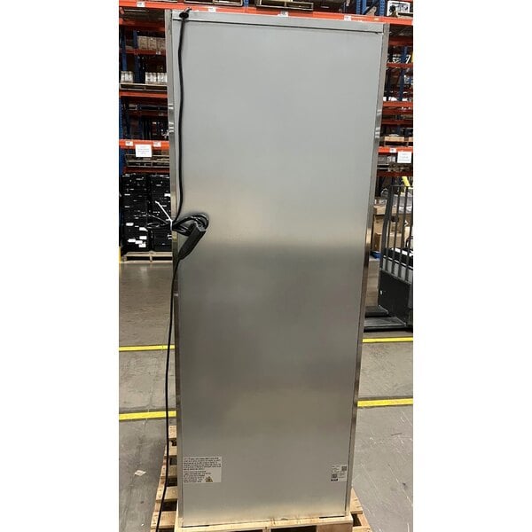 Scratch and Dent Avantco Z1-F-HC 29" Solid Door Stainless Steel Reach-In Freezer