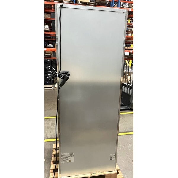 Scratch and Dent Avantco Z1-F-HC 29" Solid Door Stainless Steel Reach-In Freezer