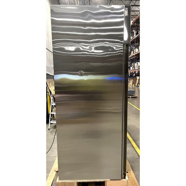 Scratch and Dent Avantco Z1-F-HC 29" Solid Door Stainless Steel Reach-In Freezer