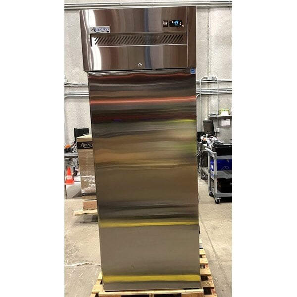 Scratch and Dent Avantco Z1-F-HC 29" Solid Door Stainless Steel Reach-In Freezer