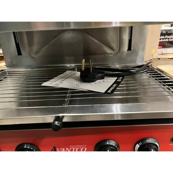 Scratch and Dent Avantco SAL23M 23" Electric Countertop Salamander - 208/240V, 3450/4000W