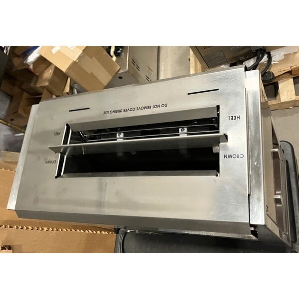 Scratch and Dent Avantco CPBTR66A Compact Vertical Contact Bun Toaster - 120V, 1,650W