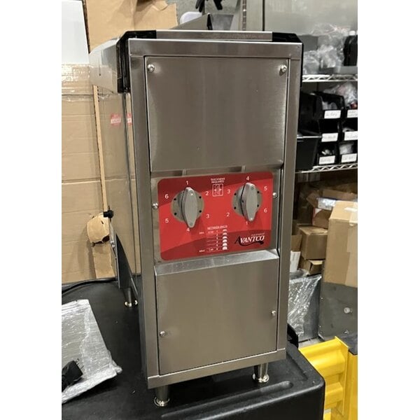Scratch and Dent Avantco CPBTR66A Compact Vertical Contact Bun Toaster - 120V, 1,650W