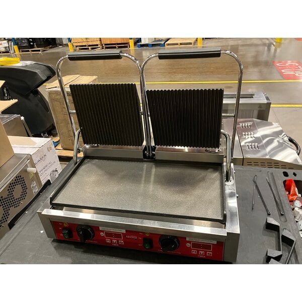 Scratch and Dent Avantco PG400GST Commercial Dual Panini Sandwich Grill with Timer, Grooved Top and Smooth Bottom Plates, and 19 5/8" x 9 1/8" Cooking Surface - 120V, 3500W