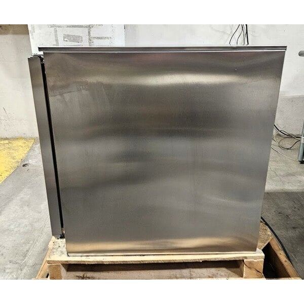Scratch and Dent Beverage-Air UCR27AHC-104 27" Low Profile Undercounter Refrigerator