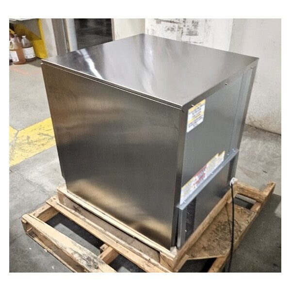 Scratch and Dent Beverage-Air UCR27AHC-104 27" Low Profile Undercounter Refrigerator