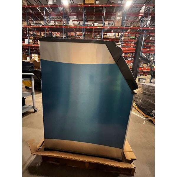 Scratch and Dent Manitowoc D970 Ice Storage Bin - 882 lb.