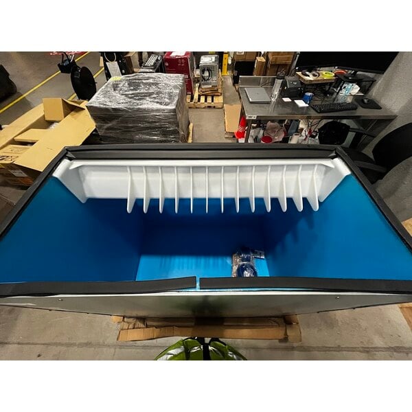 Scratch and Dent Manitowoc D970 Ice Storage Bin - 882 lb.