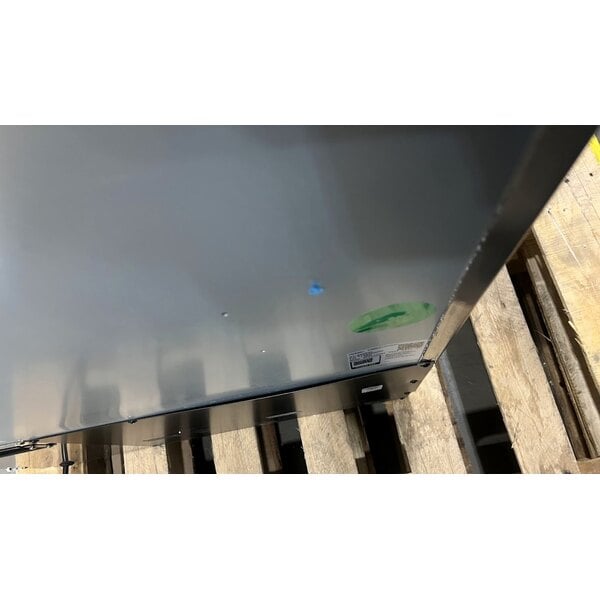 Scratch and Dent Avantco ZWT-27R-HC 27" Front Breathing Worktop Refrigerator with 3 1/2" Backsplash