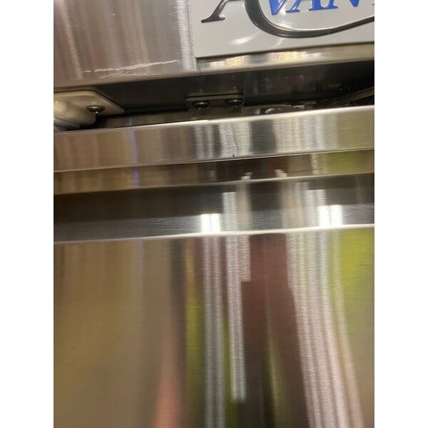 Scratch and Dent Avantco ZWT-27R-HC 27" Front Breathing Worktop Refrigerator with 3 1/2" Backsplash