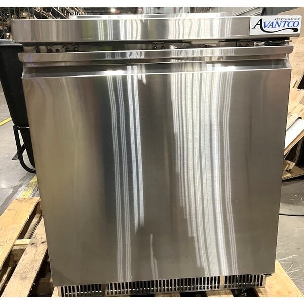 Scratch and Dent Avantco ZWT-27R-HC 27" Front Breathing Worktop Refrigerator with 3 1/2" Backsplash