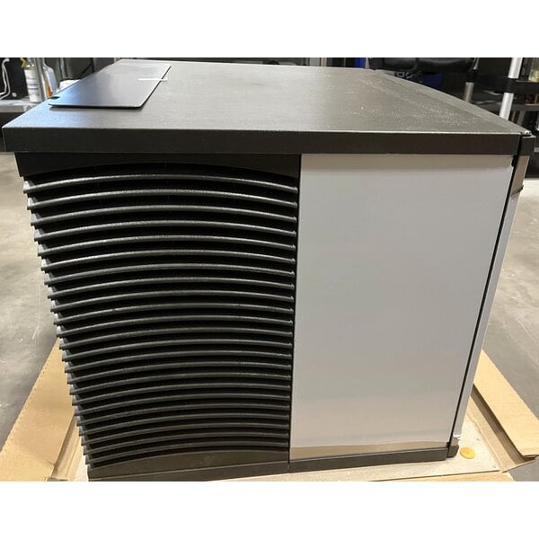 Scratch and Dent Manitowoc IDP0500A-261 Indigo NXT iP0500 30" Air-Cooled Full Dice Cube Ice Machine - 515 lb., 208-230V, 1 Phase