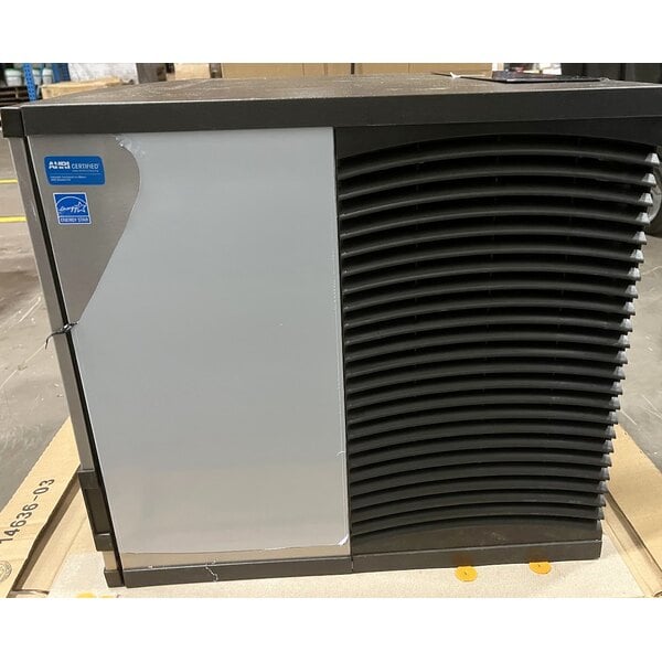 Scratch and Dent Manitowoc IDP0500A-261 Indigo NXT iP0500 30" Air-Cooled Full Dice Cube Ice Machine - 515 lb., 208-230V, 1 Phase