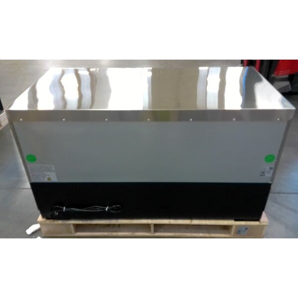 Scratch and Dent Avantco ZUC-60R-HC 60" Front Breathing Undercounter Refrigerator