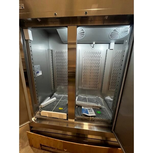 Scratch and Dent Avantco SS-3R-HC 81 5/16" Stainless Steel Solid Door Reach-In Refrigerator