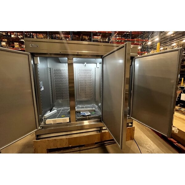 Scratch and Dent Avantco SS-3R-HC 81 5/16" Stainless Steel Solid Door Reach-In Refrigerator
