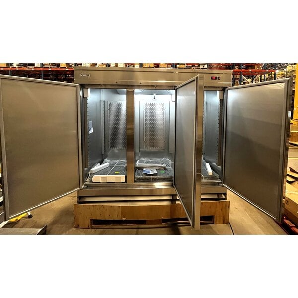 Scratch and Dent Avantco SS-3R-HC 81 5/16" Stainless Steel Solid Door Reach-In Refrigerator
