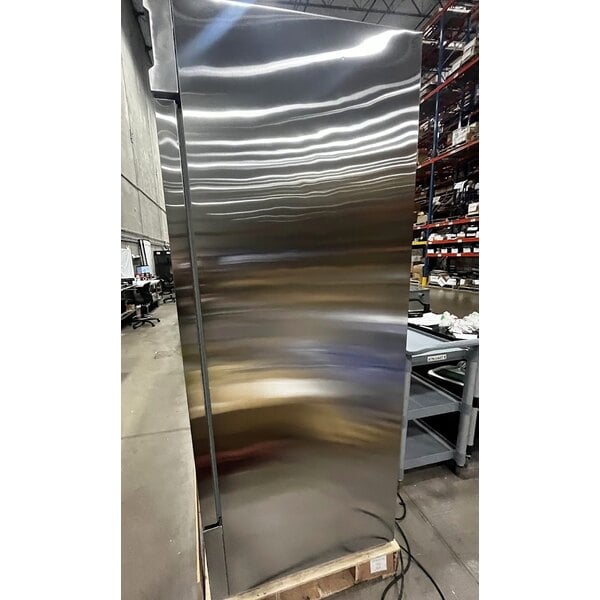 Scratch and Dent Avantco SS-3R-HC 81 5/16" Stainless Steel Solid Door Reach-In Refrigerator