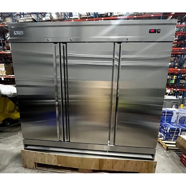 Scratch and Dent Avantco SS-3R-HC 81 5/16" Stainless Steel Solid Door Reach-In Refrigerator