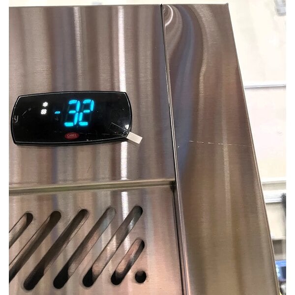 Scratch and Dent Avantco Z1-F-HC 29" Solid Door Stainless Steel Reach-In Freezer