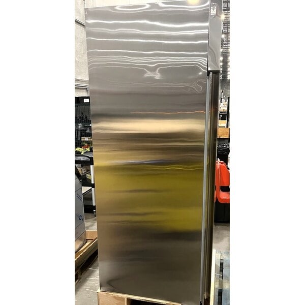 Scratch and Dent Avantco Z1-F-HC 29" Solid Door Stainless Steel Reach-In Freezer