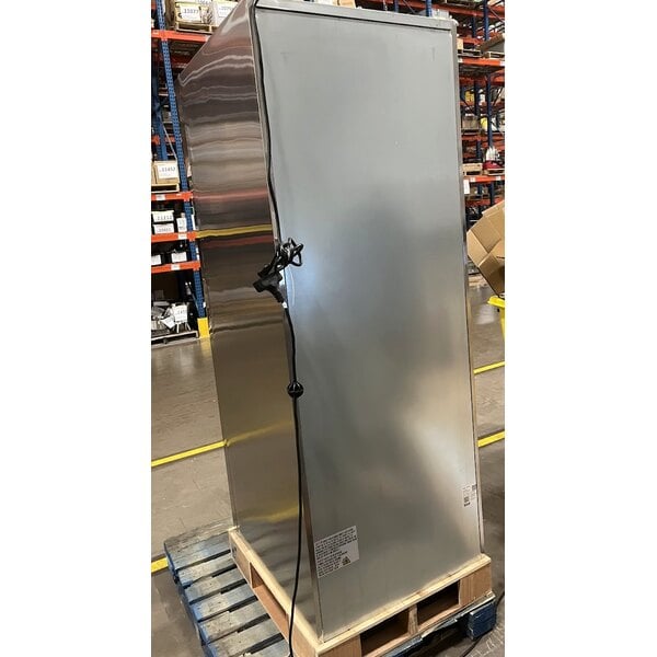 Scratch and Dent Avantco Z1-F-HC 29" Solid Door Stainless Steel Reach-In Freezer