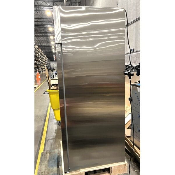 Scratch and Dent Avantco Z1-F-HC 29" Solid Door Stainless Steel Reach-In Freezer
