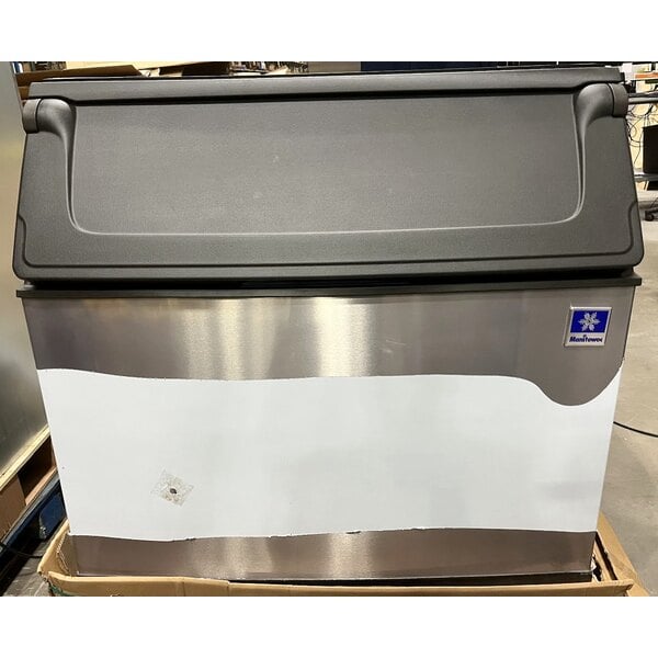 Scratch and Dent Manitowoc D970 Ice Storage Bin - 882 lb.