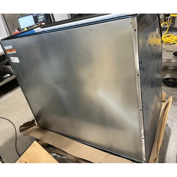 Scratch and Dent Manitowoc D970 Ice Storage Bin - 882 lb.