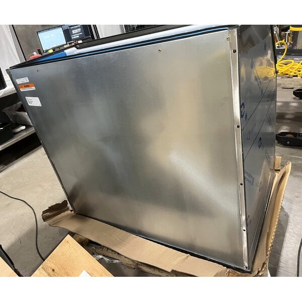 Scratch and Dent Manitowoc D970 Ice Storage Bin - 882 lb.